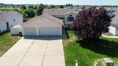Main picture of 7818 S Blackberry St