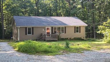 Main picture of 6921 Russell Rd