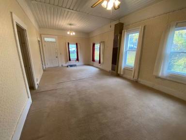 Main picture of 209 NE 7th St