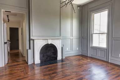 Main picture of 215 Broadway