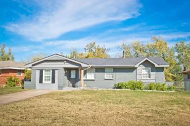 Main picture of 216 S Bristow Ave