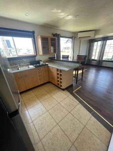 Main picture of 921 W Wishkah St