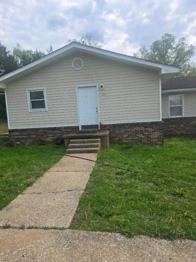 Main picture of 200 Cummings St