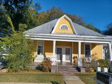 Main picture of 403 Geneva St