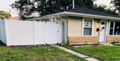 Main picture of 935 W 114th Pl