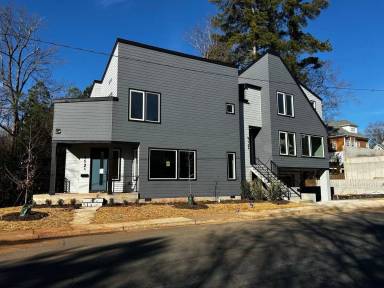 Main picture of 912 McDonald Ave