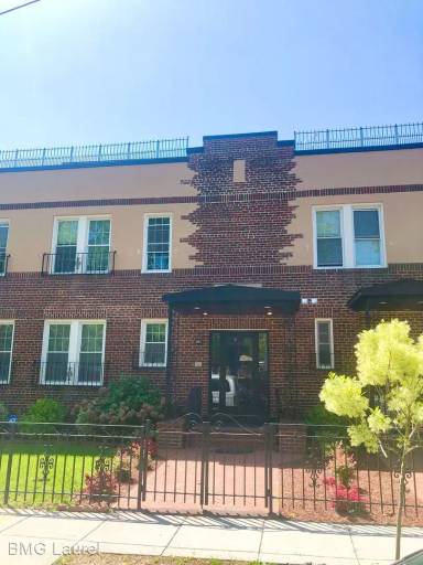 Main picture of 1801 Otis St NE