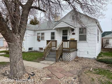 Main picture of 215 S Cedar St