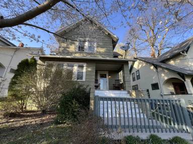 Main picture of 519 School St