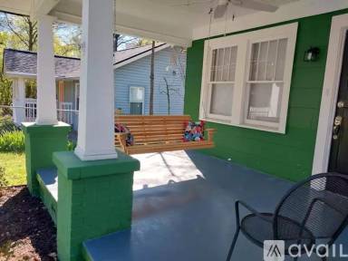 Main picture of 2255 Dauphine St