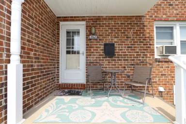 Main picture of 3563 Bay Ave