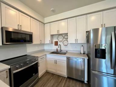 Main picture of 1821 Young St