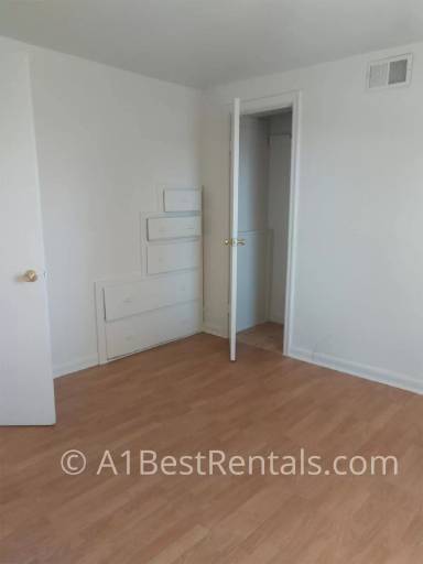 Main picture of 5351 Yosemite Blvd