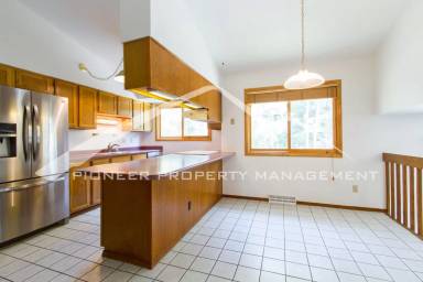 Main picture of 2446 S Fig Ct