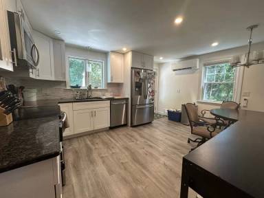 Main picture of 121 Bedford St