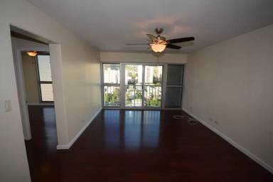 Main picture of 2440 Date St