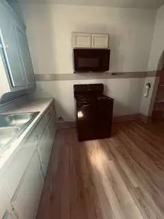 Main picture of 1221 W 2nd Ave