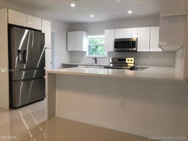 Main picture of 12505 NE Miami Pl
