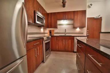 Main picture of 800 Brazos St