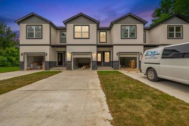 Main picture of 213 Shoreline Dr