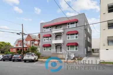 Main picture of 128 Kalmia St