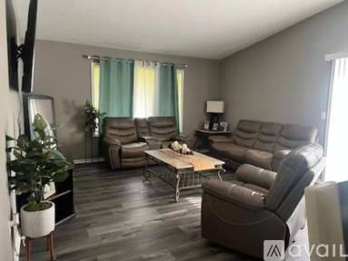 Main picture of 6633 Pleasantview St NE