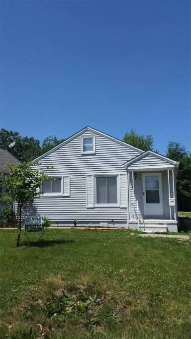 Main picture of 18912 Parkmount Ave