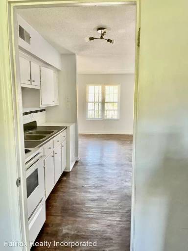 Main picture of 1011 Burke St