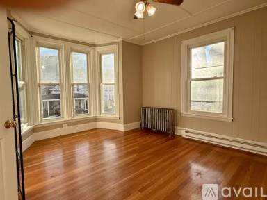 Main picture of 85 Bank St
