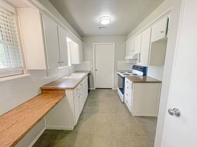 Main picture of 3012 Neighbors Ln