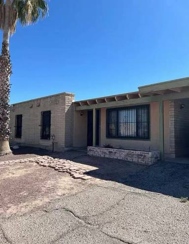 Main picture of 6027 S Lostan Ave