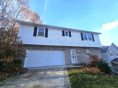 Main picture of 208 Sanderson St