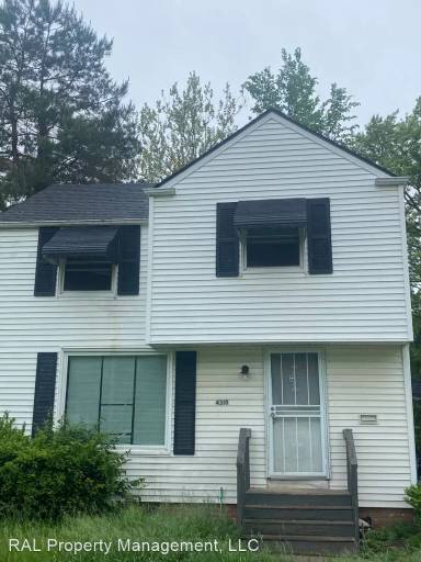 Main picture of 4310 E 175th St