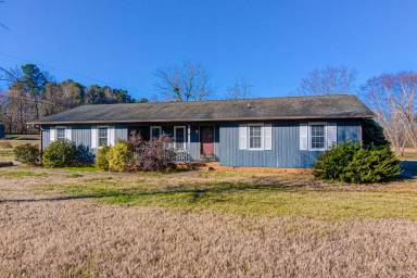 Main picture of 121 Hiatt Rd