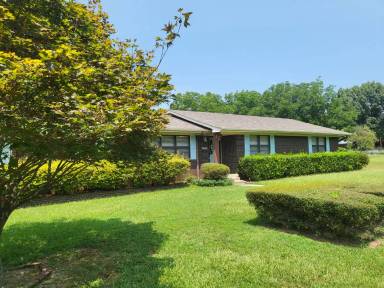 Main picture of 42 Thompson Dr