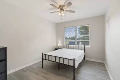 Main picture of 648 Calcutta Dr