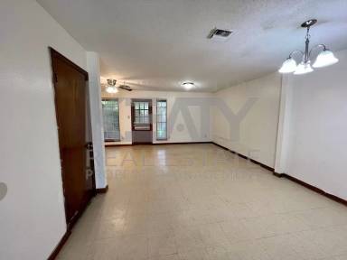 Main picture of 2830 Louisiana Ave