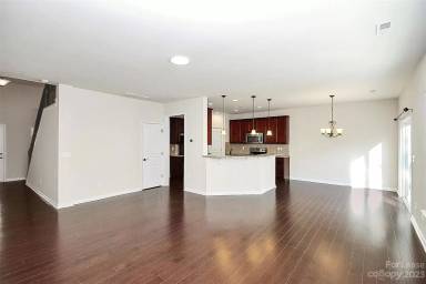 Main picture of 2559 Royal York Ave