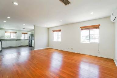 Main picture of 520 Washington St