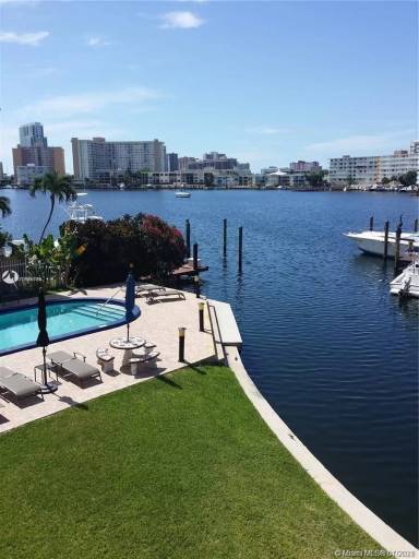 Main picture of 1900 Diana Dr