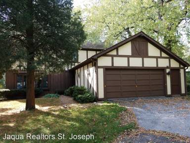 Main picture of 212 Crofton Cir