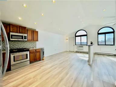 Main picture of 195 Cross St