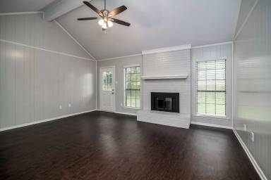 Main picture of 709 Parkview Dr