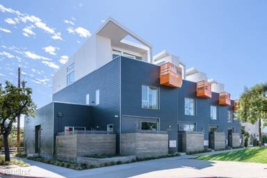 Main picture of 8740 1/2 Venice Blvd