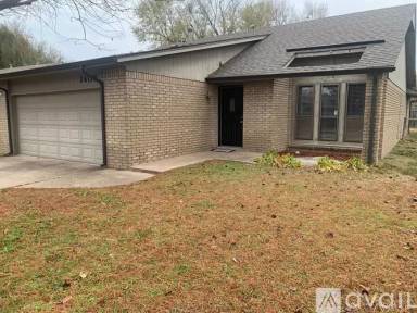 Main picture of 1405 S Lions Ave