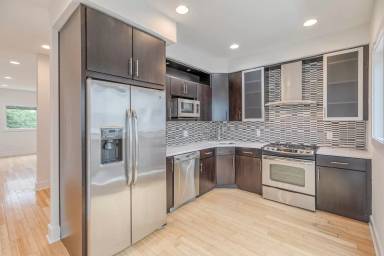 Main picture of 412 N Front St