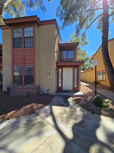 Main picture of 2444 Pickwick Dr
