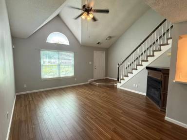 Main picture of 304 S Hill Ln