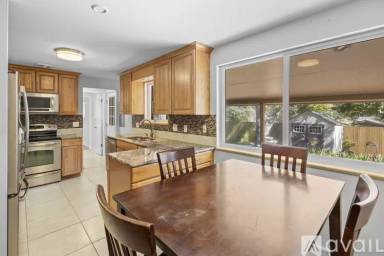 Main picture of 6482 Zephyr St