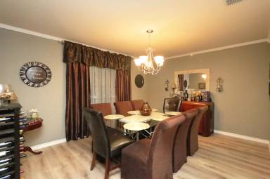 Main picture of 7813 Kingshire Dr